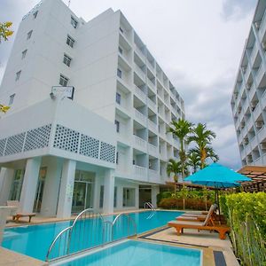 Recenta Suite Phuket Suanluang